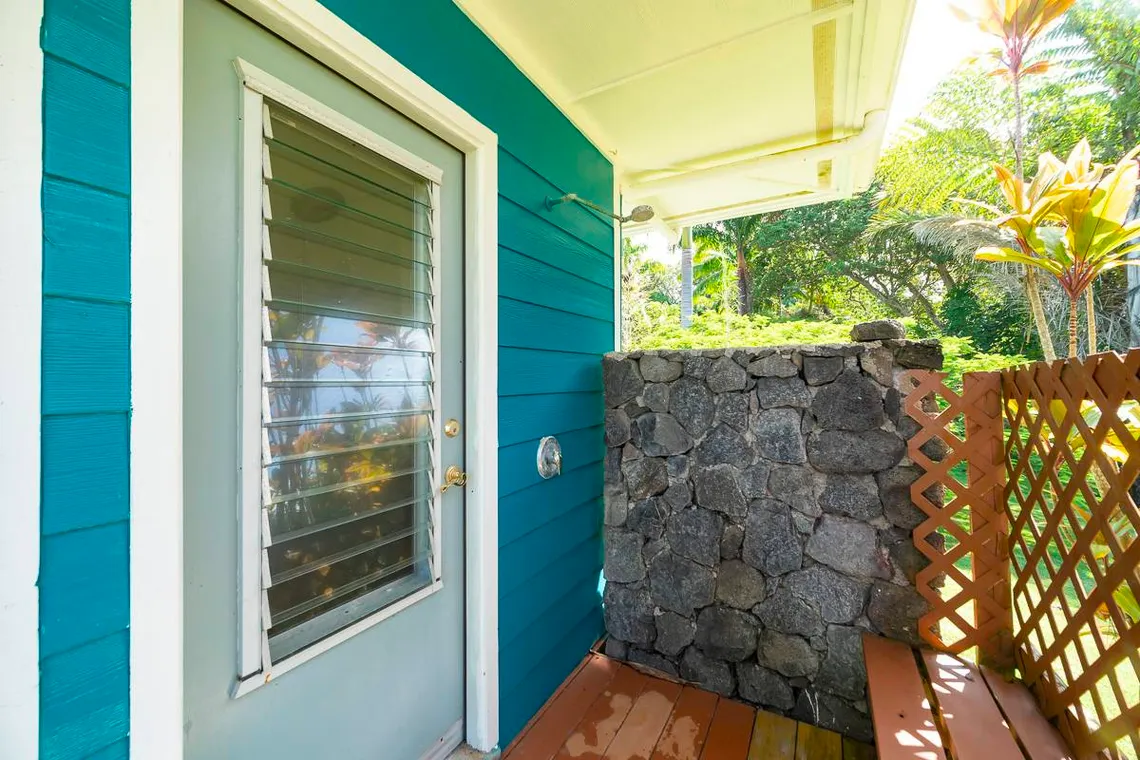 Cliffs - Outdoor Shower