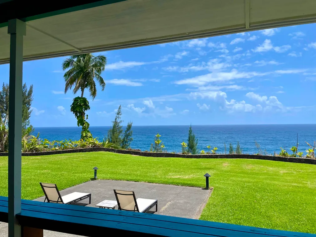 Cliffs House - Backyard view