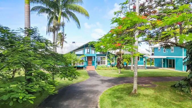 Cliffs House - Front of Home